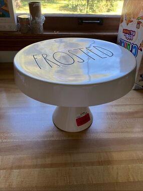 T.J.Maxx White Ceramic 'Frosted' Cake Stand